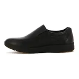 Zapato de cuero negro para hombre, con elástico en el empeine y suela plana.