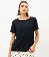 Remera deportiva de manga corta Get Over, color negro, con cuello redondo y diseño de corte clásico. Confeccionada en poliamida con elastano.