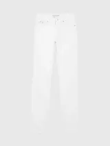 Pantalón de jean blanco, corte skinny, tiro medio, con bragueta con cremallera y diseño de cinco bolsillos.