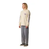 Remera de manga larga color beige, con cuello redondo y puños acanalados. Presenta un estampado gráfico con el logo de la marca en el pecho y a lo largo de ambas mangas en tonos azul y rojo.