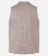 Musculosa deportiva masculina color beige, con cuello redondo y estampado sutil de líneas. Presenta recortes en los hombros y está confeccionada con tecnología Dry para mayor transpirabilidad.