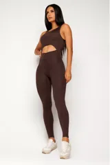 Jumpsuit deportivo marrón con corte en el abdomen, de poliamida y elastano.