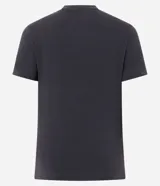 Remera baby tee de algodón color negro, con cuello redondo y mangas cortas. Presenta una estampa frontal con el logo de la banda KISS en pedrería brillante y un gráfico de labios rojos en el centro.