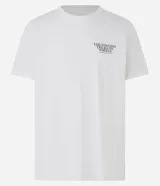 Remera de hombre de algodón color crudo, corte relajado, cuello redondo y manga corta. Estampa frontal con letras y un perro skater.