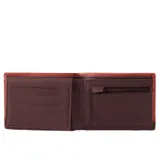 Billetera marrón de cuero sintético con detalle de logo Rip Curl en la esquina inferior.