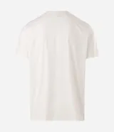 Remera deportiva de hombre color blanco, confeccionada en poliamida con tecnología dry de secado rápido, cuello redondo y mangas cortas. Cuenta con un pequeño estampado localizado en el pecho.