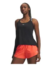 Musculosa deportiva Under Armour de corte holgado, con diseño de espalda deportiva y tirantes con logo de la marca. Presenta un tejido ligero y transpirable con aberturas laterales en el bajo.