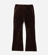 Pantalón de plush color marrón, de corte recto y tiro medio, con cintura elástica y textura acanalada.