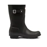Botas de lluvia Hunter Original Short, color negro, de caucho vulcanizado natural con acabado mate.