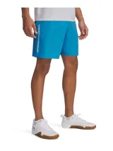 Short deportivo Under Armour TCH WVN WRDMRK para hombre, de color celeste con el nombre de la marca impreso en vertical sobre el lateral derecho. Confeccionado en tejido ligero y de secado rápido, cuenta con bolsillos laterales y cintura elástica.