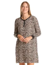 Camisón de manga larga con puños, escote redondo y cierre frontal con botones. Presenta un diseño estampado de animal print en tonos tierra y negro.