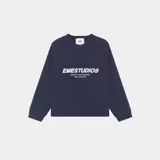 Sweater de tejido punto azul marino con textura en zigzag y corte oversize. Estampado frontal en blanco con el texto "EMESTUDIOS" y debajo "LISTEN TO YOUR FEELINGS FEEL THE YOUTH".