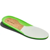 Championes urbanos Cariuma Catiba Pro, color blanco con detalles en negro y verde.