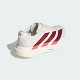 Championes de running Adidas Adizero Evo SL, color blanco con las icónicas tres tiras en color bordó y detalles en naranja neón en la mediasuela. Cuentan con tecnología LightstrikePro para una amortiguación superior y suela de caucho.