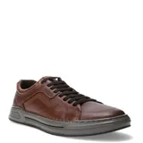 Championes urbanos Democrata modelo Nosu, confeccionados en cuero marrón con textura. Presentan cierre mediante cordones al tono, suela de goma gris con detalle de marca grabado en el talón y puntera con detalle microperforado.