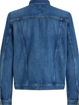 Campera Tommy Hilfiger de denim azul, corte clásico, con cuello inglés, cierre de botones, dos bolsillos tipo sobre con botón en el pecho, dos bolsillos laterales de ojal, puños con botón y logo de Tommy Hilfiger bordado en el pecho.