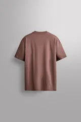 Remera regular fit de Zara Athleticz confeccionada en tejido de algodón, color verde militar, con cuello redondo, manga corta y sutil estampado de logo con relieve en el bajo.