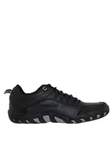 Calzado deportivo Topper modelo Asgard, de color negro con detalles en gris en la suela y cordones.