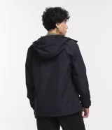 Campera rompevientos color verde oliva con capucha ajustable con cordón, cierre frontal con cremallera, bolsillos laterales con cremallera, puños con elástico y forro interior. Ligera y versátil, ideal para proteger del viento y la lluvia ligera.