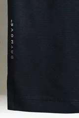 Remera deportiva de malla funcional con tecnología DryMove, de corte estándar, cuello redondo y manga corta, diseñada para absorber el sudor durante el entrenamiento.