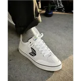 Championes de skate Cariuma Vallely, color blanco con logo negro, veganos, vulcanizados y hechos a mano.