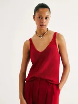 Musculosa tejida de punto con escote en V y breteles anchos, de calce holgado.