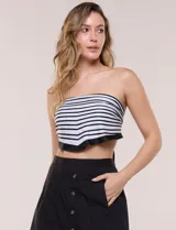 Pañuelo triangular de satén estampado a rayas en blanco y negro.