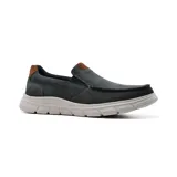 Zapato casual Hi-Tec Lier color verde oliva, tipo mocasín, confeccionado en cuero con detalles en marrón y suela blanca.