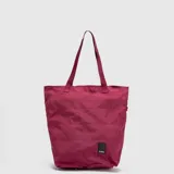 Bolso tipo tote de Bubba, confeccionado en material sintético mate con diseño acolchado horizontal. Cuenta con doble asa de hombro y etiqueta con logo de la marca en la parte inferior.