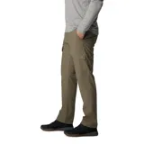 Pantalón cargo de corte recto en color verde oliva. Cuenta con bolsillos laterales tipo cargo con cierre a presión, bolsillos frontales para las manos y bolsillos traseros. Presenta un diseño funcional con asiento reforzado y tejido con elasticidad para mayor comodidad.