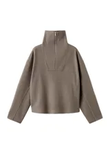 Jersey de cuello solapado y cierre frontal con cremallera corta, de manga larga y diseño holgado.