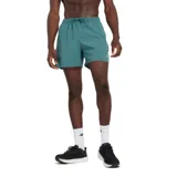 Short de running color verde azulado, con cintura elástica ajustable con cordón, calzoncillo interior de malla y logo reflectante en la pierna.