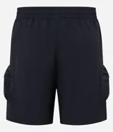 Bermuda cargo negra de tejido tecnológico (poliamida), con corte holgado, bolsillos laterales funcionales y cintura elástica con cordón ajustable.