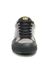 Championes urbanos Cat modelo Axiom, color gris con detalles en negro. Confeccionados en cuero encerado desgastado y gamuza revestida de PU, cuentan con suela de goma robusta y logo de la marca en el lateral y la lengüeta.