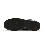 Championes de caña media Nike Court Vision Mid Next Nature, color negro con detalles en blanco. Confeccionados con al menos un 20% de materiales reciclados y sintéticos.