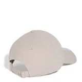 Gorra de béisbol Adidas color beige, con logo de la marca bordado en blanco y las tres tiras características en la visera. Cuenta con diseño clásico de seis paneles y cierre ajustable en la parte posterior.