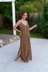 Vestido largo de viscosa con estampado animal print.