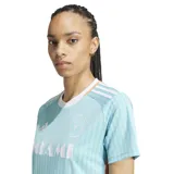 Camiseta de fútbol Adidas de la tercera equipación del Inter Miami CF, temporada 24/25. Diseño celeste con rayas verticales en relieve, detalles en naranja y logo del club bordado.