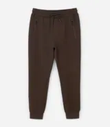 Pantalón deportivo masculino liso color negro, con ajuste elástico en la cintura y bolsillos laterales.