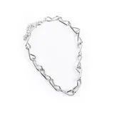 Collar plateado de eslabones grandes con cierre de mosquetón y cadena de alargue.