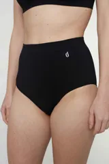 Bombacha de tiro alto confeccionada en microfibra sin costuras, diseñada para ofrecer suavidad y comodidad en el uso diario.