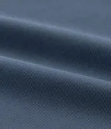 Camisa de vestir masculina corte slim, color azul acero, con cuello inglés, manga larga y cierre frontal con botones. Confeccionada con tecnología Easy Care que aporta elasticidad y secado rápido.