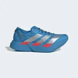 Championes de running Adidas Adizero Adios Pro 4, color azul con detalles en plateado y rojo. Diseñados para maratones, cuentan con mediasuela Lightstrike Pro para un retorno de energía superior y suela Continental para mayor tracción.