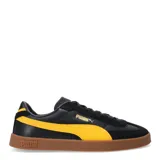 Championes urbanos Puma modelo Club II Era, color negro con detalles en blanco y suela de goma color marrón. Confeccionados en una combinación de cuero y gamuza, cuentan con plantilla SOFTFOAM+ para mayor amortiguación y soporte.
