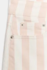 Jeans ZW Collection de corte tapered y tiro medio, con diseño de rayas verticales a contraste en tonos rosado y blanco. Cuenta con cinco bolsillos, trabillas para cinto y cierre frontal con cremallera y botón metálico.