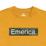Remera negra de manga corta con estampa frontal del logo de Emerica en camuflado.