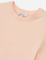 Remera basica de manga corta y cuello redondo, color celeste.
