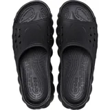 Chancla Crocs Echo Slide, completamente moldeada en color negro, con diseño esculpido y audaz, orificios de ventilación en la parte superior y suela con relieve ondulado.