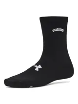 Medias de corte medio Under Armour, color negro, con tejido transpirable, soporte para el arco y detalles bordados en blanco con el logo de la marca y la palabra Underdogs.