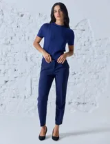 Pantalón de vestir azul marino, marca Zac & Rachel, de corte recto, largo al tobillo.